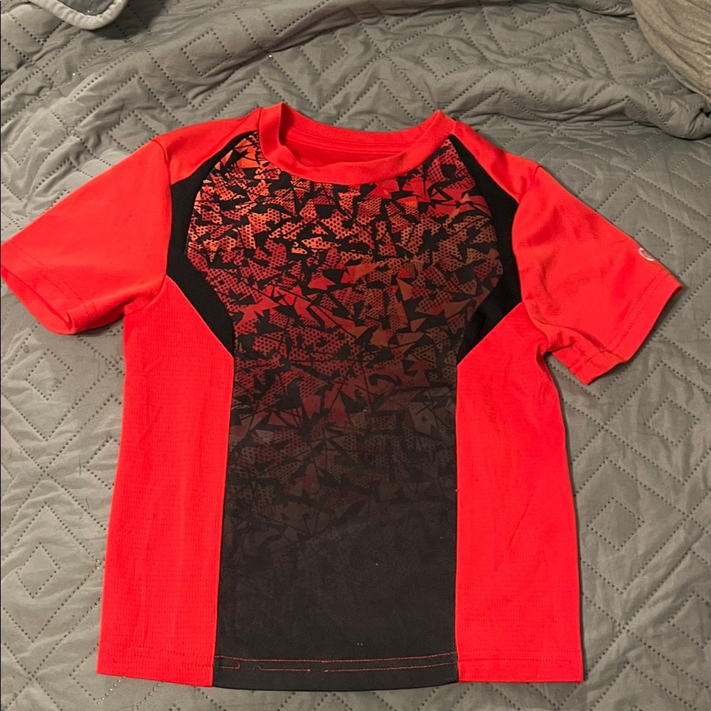 Champion Red and Black Graphic Athletic Shirt - Size XS (4-5)